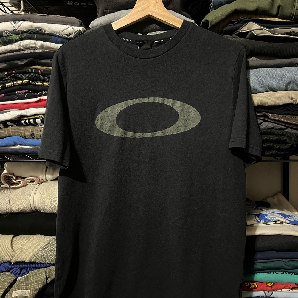 Oakley Men's Black Tee with Gray Logo